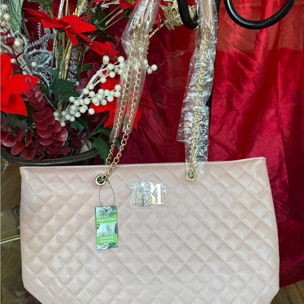 Chic Quilted Shoulder Bag in Blush